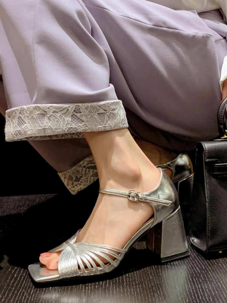 Sandali eleganti da donna con  - Leather Work Outfit recensione e prezzo